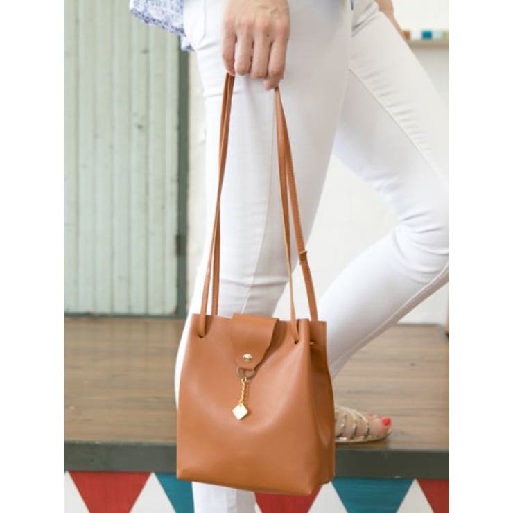 ブラウン | 【欧州航路】フェイクレザー×メタルチャーム ミニショルダーバッグ | アミナコレクション