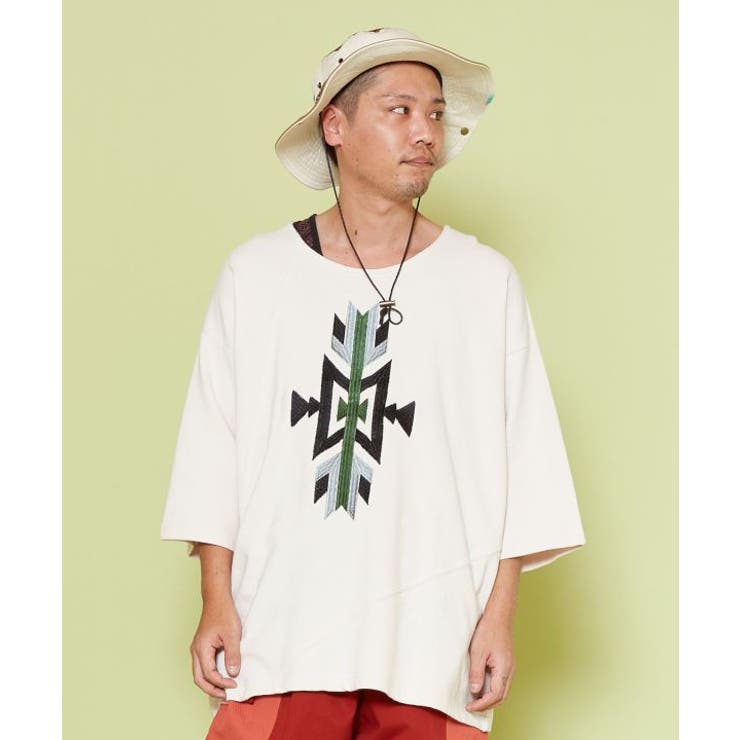 ホワイト | 【チャイハネ】オルテガ柄刺繍メンズTシャツ | アミナコレクション