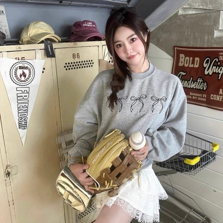 リボント刺繍ゆったりトレーナー | Alvia | 詳細画像1 