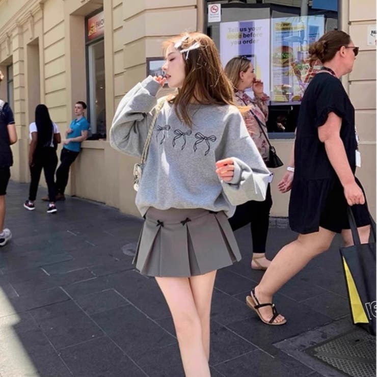 グレー | リボント刺繍ゆったりトレーナー | Alvia