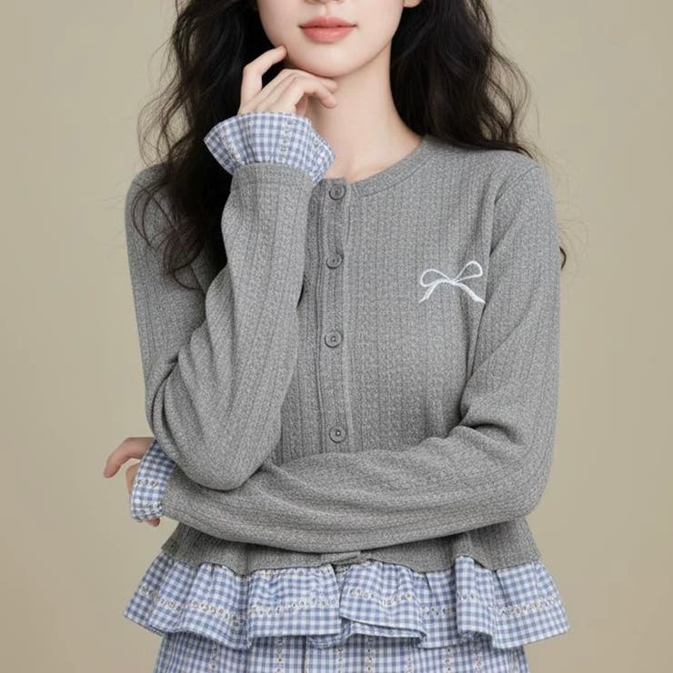 グレー | リボン刺繍レイヤード風トップス | Alvia