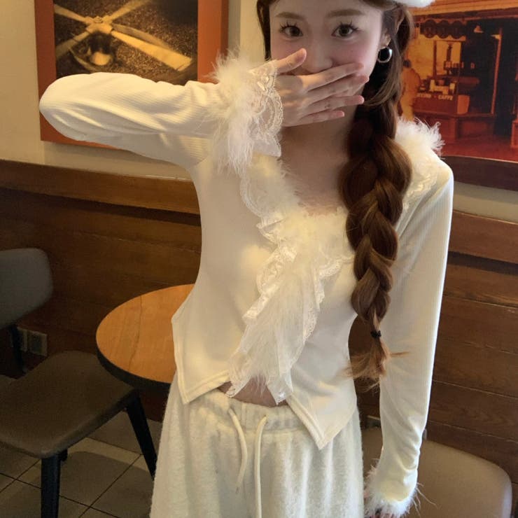 Vネックファー付きトップス | Alvia | 詳細画像2 