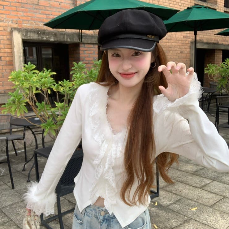 ホワイト | Vネックファー付きトップス | Alvia