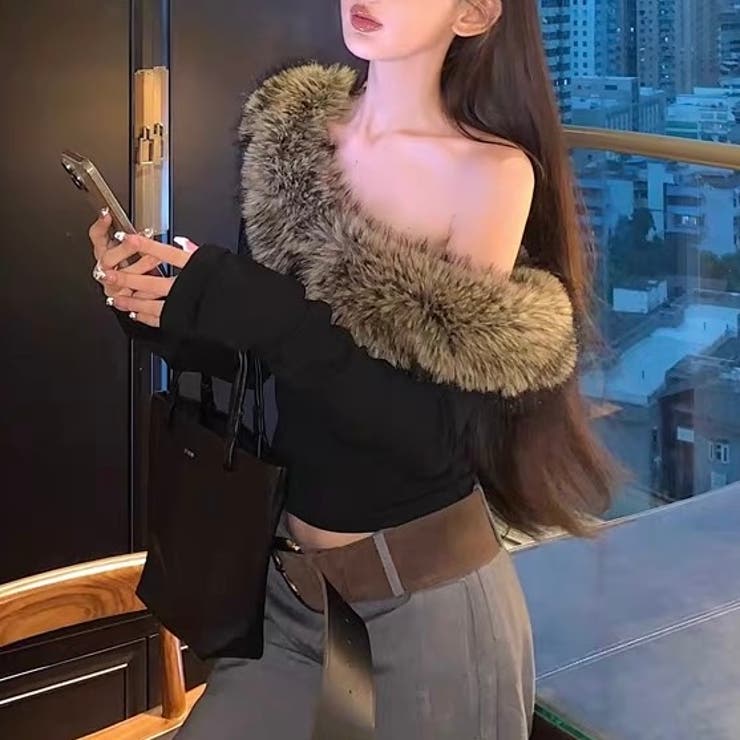 ファー付きオフショルダートップス セクシー 春 | Alvia | 詳細画像1 