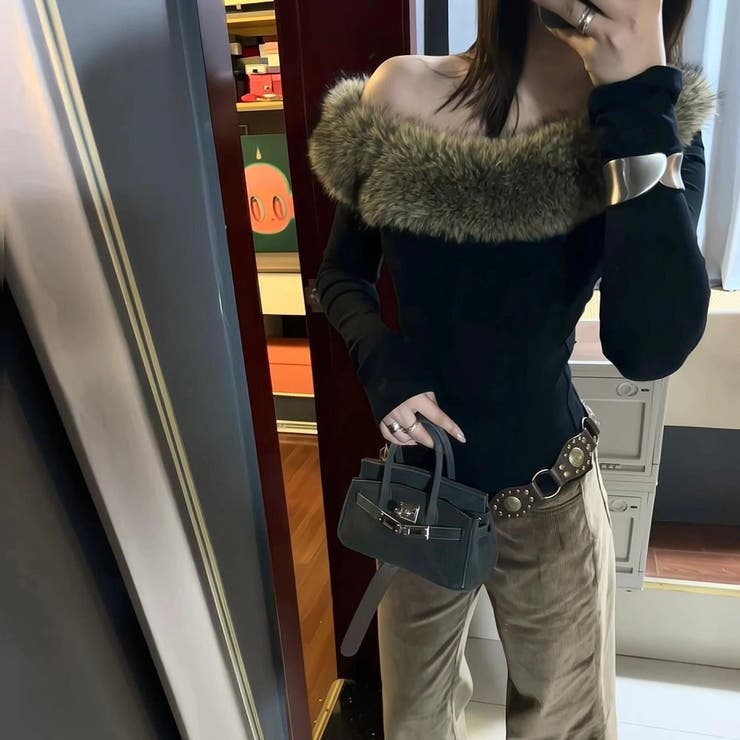 ファー付きオフショルダートップス セクシー 春 | Alvia | 詳細画像2 