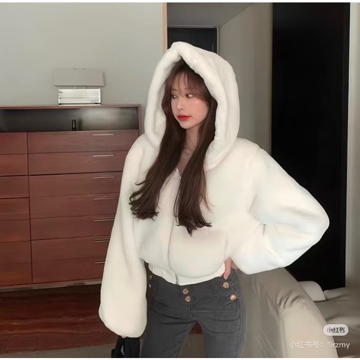 ホワイト | フード付きショートファーコート | Alvia