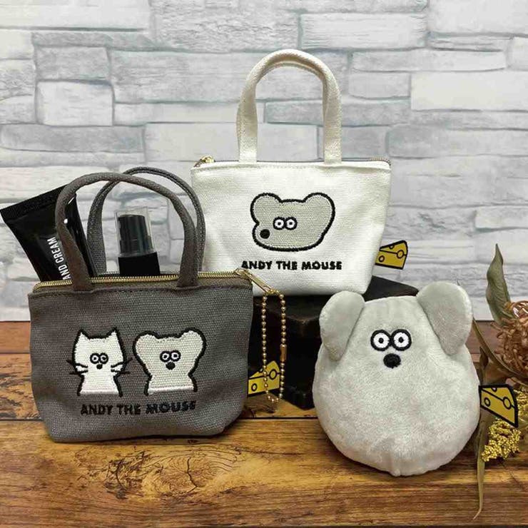 バティックシャツのピカチュウ中サイズとバッグチャーム