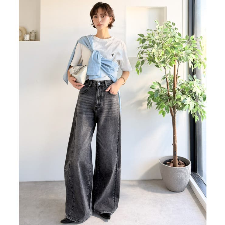 自然なカーブで美脚見え。抜け感たっぷりカーブラインデニムパンツ（ワイド） | Classical Elf  | 詳細画像12 