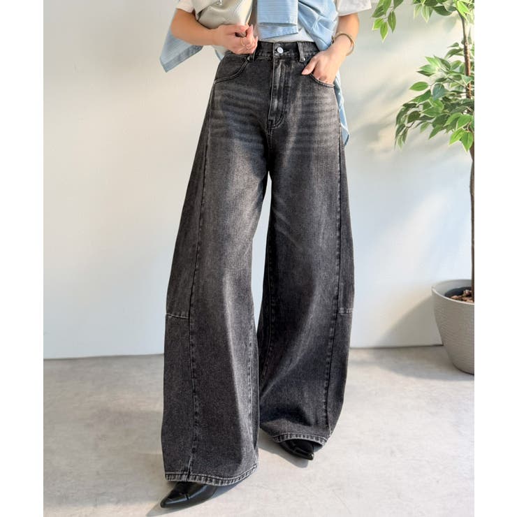 自然なカーブで美脚見え。抜け感たっぷりカーブラインデニムパンツ（ワイド） | Classical Elf  | 詳細画像13 