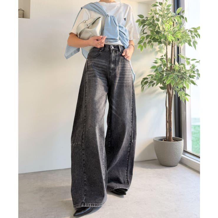 自然なカーブで美脚見え。抜け感たっぷりカーブラインデニムパンツ（ワイド） | Classical Elf  | 詳細画像14 