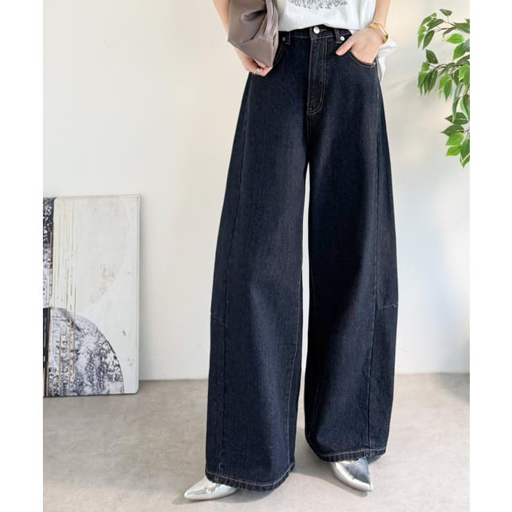 自然なカーブで美脚見え。抜け感たっぷりカーブラインデニムパンツ（ワイド） | Classical Elf  | 詳細画像24 