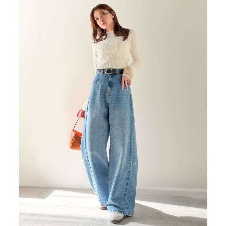 自然なカーブで美脚見え。抜け感たっぷりカーブラインデニムパンツ（ワイド） | Classical Elf  | 詳細画像2 