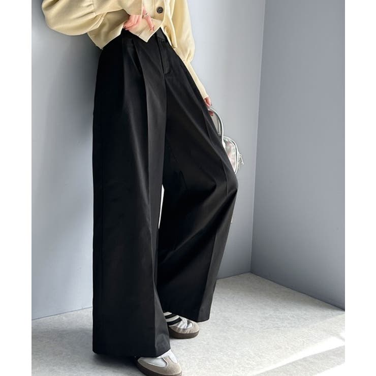 上品なデザインと履き心地。タック使いワイドシルエットハイ