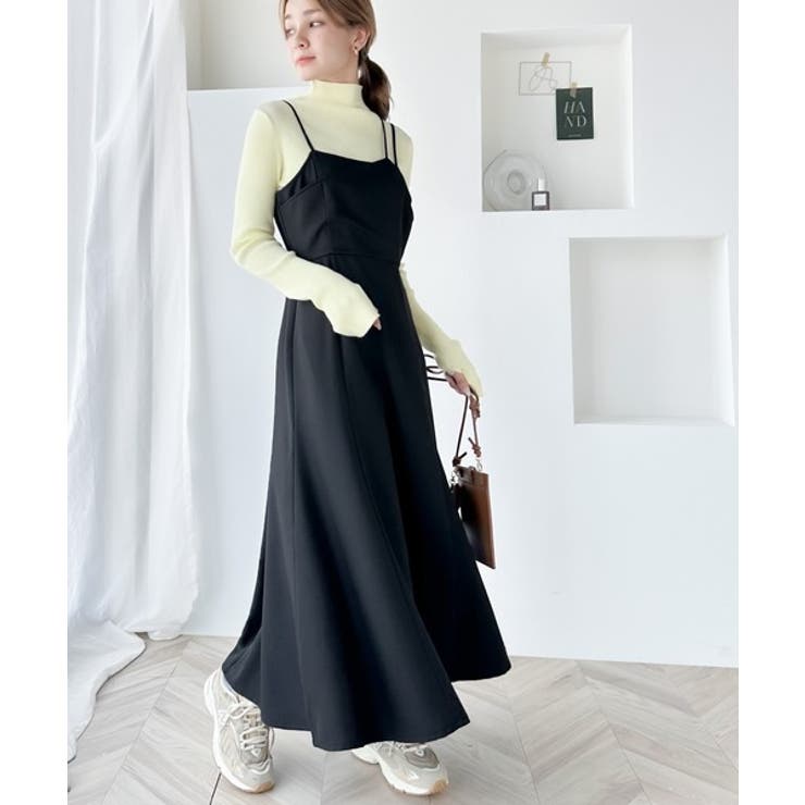 スタイリングの鮮度が高まる大人レディなキャミワンピ。3ストラップ