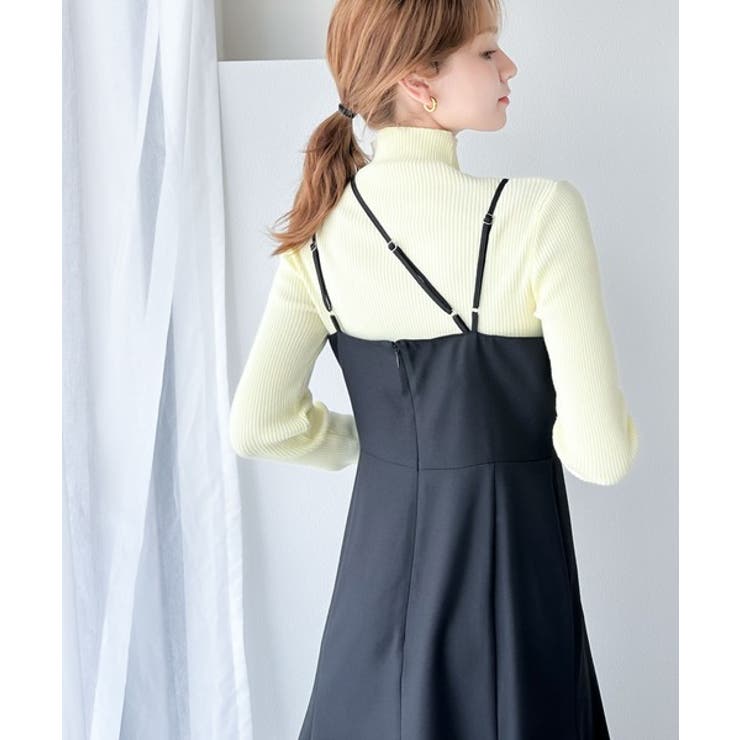 スタイリングの鮮度が高まる大人レディなキャミワンピ。3ストラップ