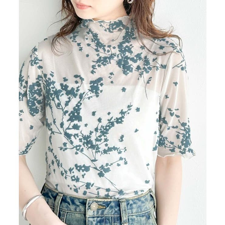 シンプルコーデに華やかさを添える。花柄フロッキーシアーハイネック