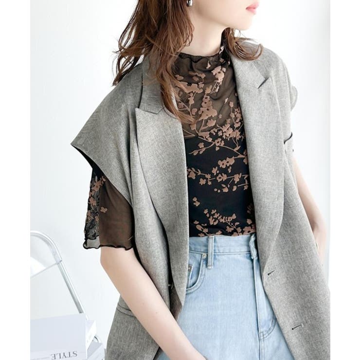 シンプルコーデに華やかさを添える。花柄フロッキーシアーハイネック