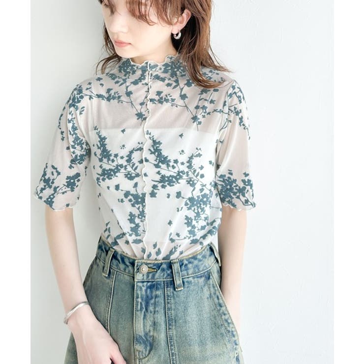シンプルコーデに華やかさを添える。花柄フロッキーシアーハイネック