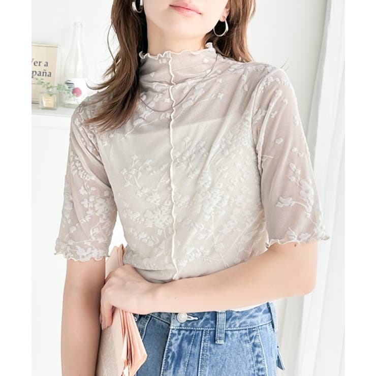 シンプルコーデに華やかさを添える。花柄フロッキーシアーハイネック
