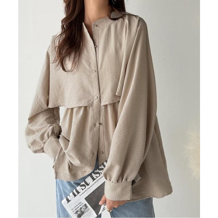 ベージュ | 揺れるケープで魅せる、大人の上品スタイル。ペプラムケープシャツ（長袖） | Classical Elf 