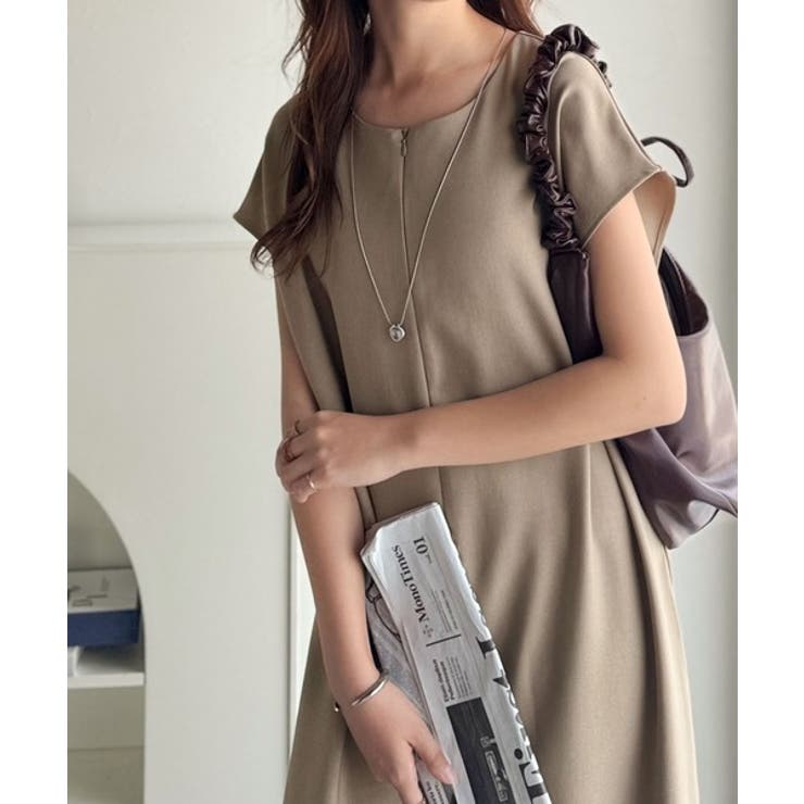 シンプルだけど、襟元に大人の抜け感。ハーフジップオールインワン | Classical Elf  | 詳細画像28 