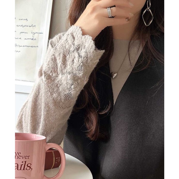 ベージュ | 手元から華やぐ♪シーズンムード抜群、袖フラワーレース起毛トップス | Classical Elf 