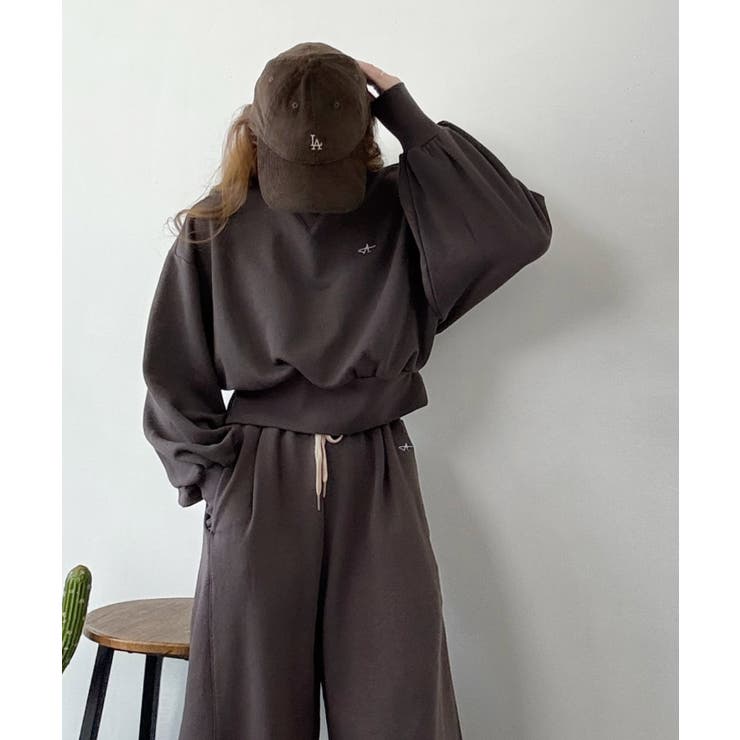 カジュアルなのにちゃんと女っぽ♪胸元刺繍が映える。クロップド丈裏毛スウェット | Classical Elf  | 詳細画像11 