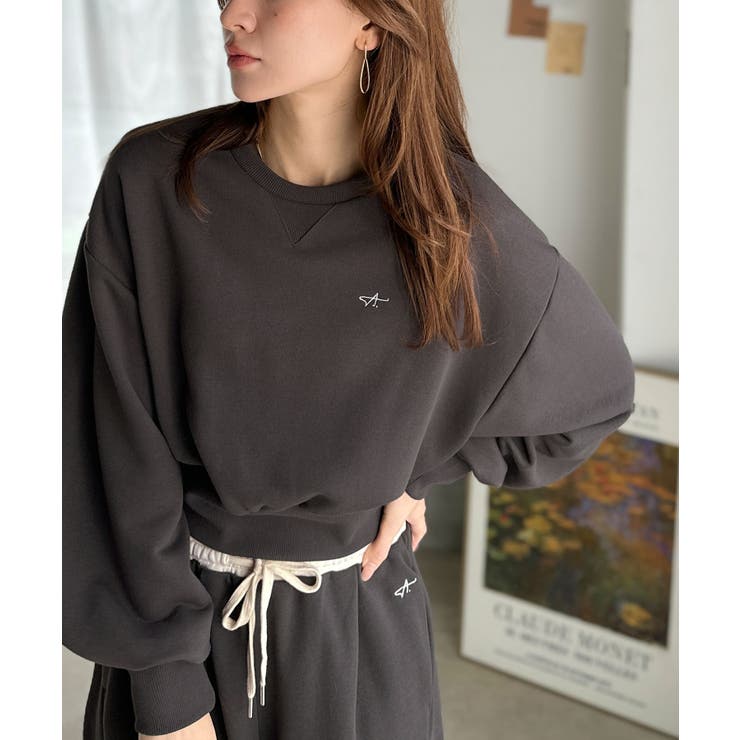 カジュアルなのにちゃんと女っぽ♪胸元刺繍が映える。クロップド丈裏毛スウェット | Classical Elf  | 詳細画像14 