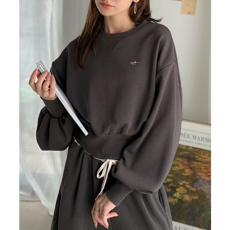 カジュアルなのにちゃんと女っぽ♪胸元刺繍が映える。クロップド丈裏毛スウェット | Classical Elf  | 詳細画像15 