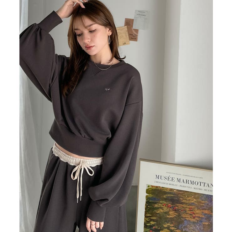 カジュアルなのにちゃんと女っぽ♪胸元刺繍が映える。クロップド丈裏毛スウェット | Classical Elf  | 詳細画像16 