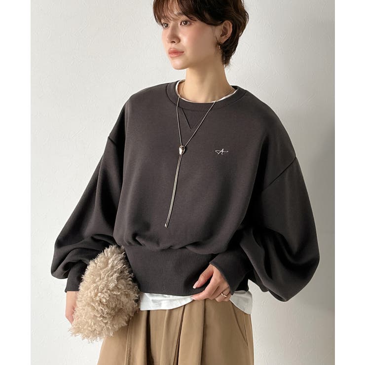 カジュアルなのにちゃんと女っぽ♪胸元刺繍が映える。クロップド丈裏毛スウェット | Classical Elf  | 詳細画像19 