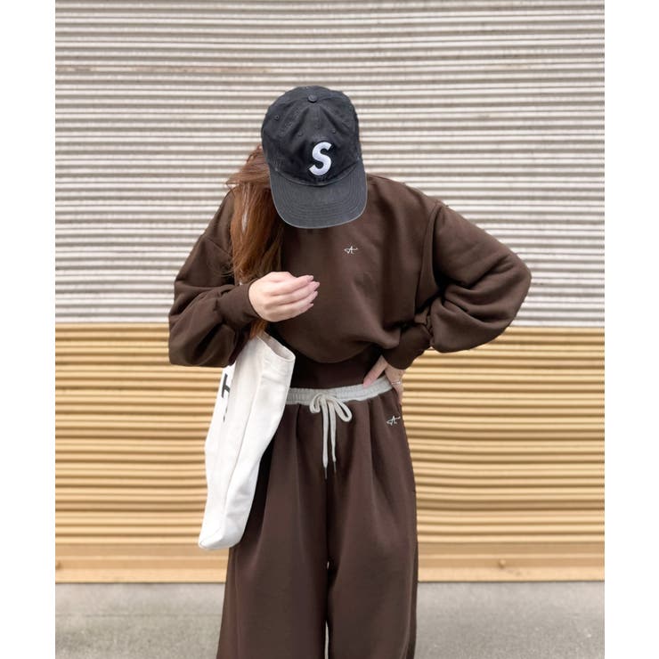 カジュアルなのにちゃんと女っぽ♪胸元刺繍が映える。クロップド丈裏毛スウェット | Classical Elf  | 詳細画像24 