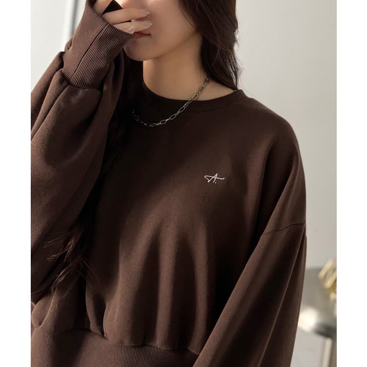 カジュアルなのにちゃんと女っぽ♪胸元刺繍が映える。クロップド丈裏毛スウェット | Classical Elf  | 詳細画像26 