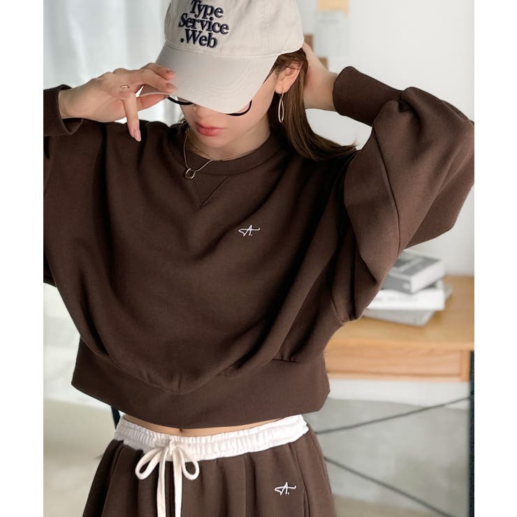 ブラウン | カジュアルなのにちゃんと女っぽ♪胸元刺繍が映える。クロップド丈裏毛スウェット | Classical Elf 