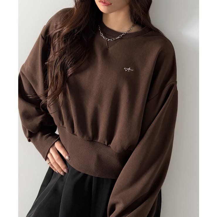 カジュアルなのにちゃんと女っぽ♪胸元刺繍が映える。クロップド丈裏毛スウェット | Classical Elf  | 詳細画像27 