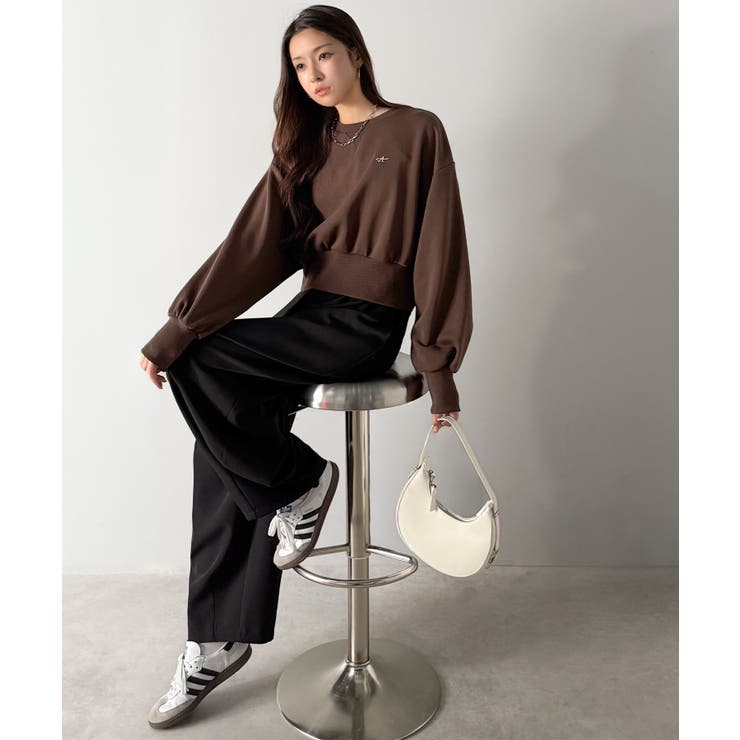 カジュアルなのにちゃんと女っぽ♪胸元刺繍が映える。クロップド丈裏毛スウェット | Classical Elf  | 詳細画像28 