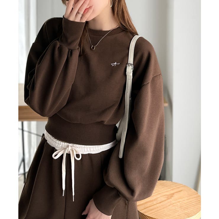 カジュアルなのにちゃんと女っぽ♪胸元刺繍が映える。クロップド丈裏毛スウェット | Classical Elf  | 詳細画像30 