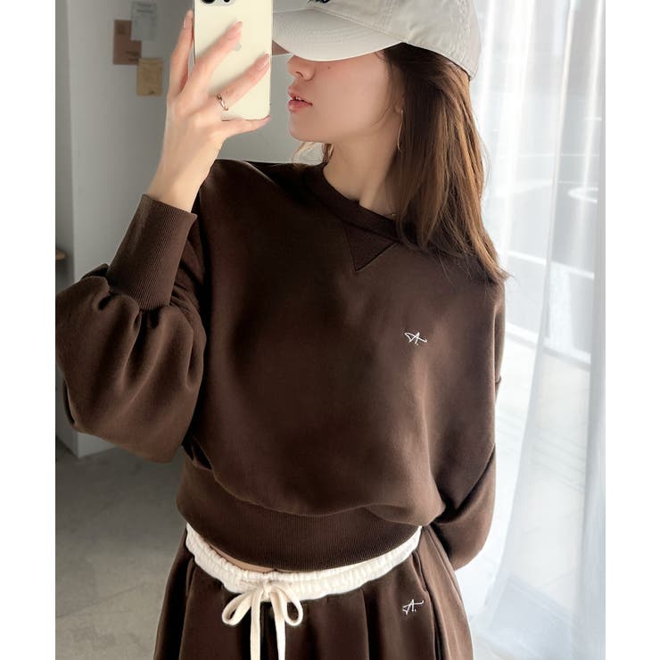 カジュアルなのにちゃんと女っぽ♪胸元刺繍が映える。クロップド丈裏毛スウェット | Classical Elf  | 詳細画像31 