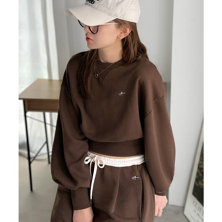 カジュアルなのにちゃんと女っぽ♪胸元刺繍が映える。クロップド丈裏毛スウェット | Classical Elf  | 詳細画像32 