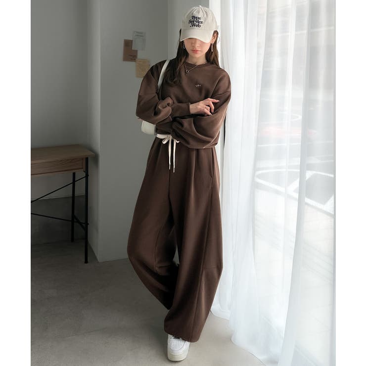 カジュアルなのにちゃんと女っぽ♪胸元刺繍が映える。クロップド丈裏毛スウェット | Classical Elf  | 詳細画像33 