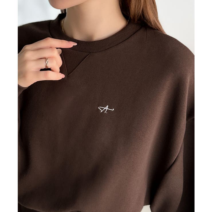 カジュアルなのにちゃんと女っぽ♪胸元刺繍が映える。クロップド丈裏毛スウェット | Classical Elf  | 詳細画像35 