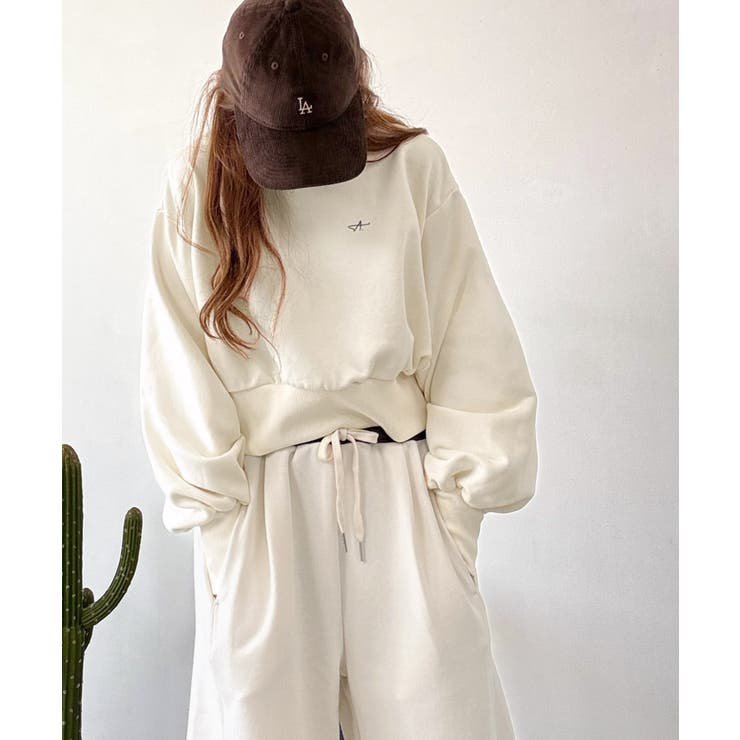 カジュアルなのにちゃんと女っぽ♪胸元刺繍が映える。クロップド丈裏毛スウェット | Classical Elf  | 詳細画像1 