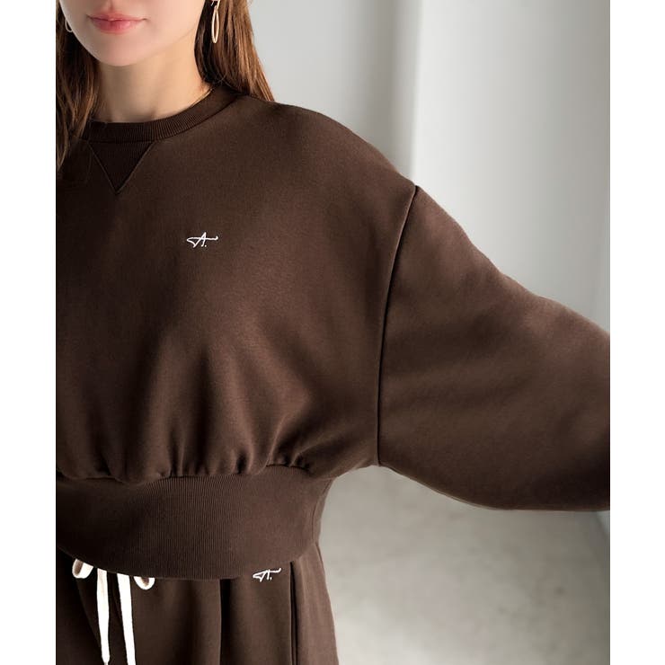 カジュアルなのにちゃんと女っぽ♪胸元刺繍が映える。クロップド丈裏毛スウェット | Classical Elf  | 詳細画像38 