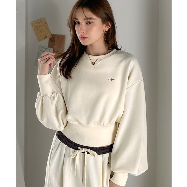 カジュアルなのにちゃんと女っぽ♪胸元刺繍が映える。クロップド丈裏毛スウェット | Classical Elf  | 詳細画像3 