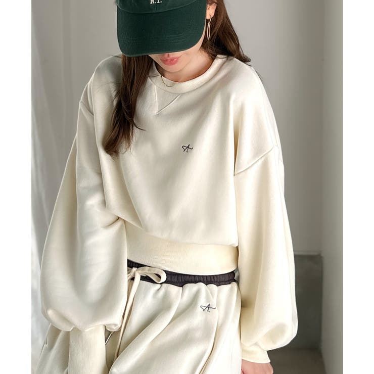 カジュアルなのにちゃんと女っぽ♪胸元刺繍が映える。クロップド丈裏毛スウェット | Classical Elf  | 詳細画像4 