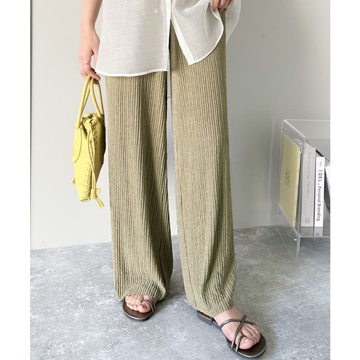 大人のラフボトムス。楊柳風ランダムプリーツストレートパンツ