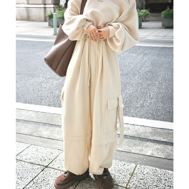 アイボリー | トレンド感のあるワイドシルエット、大人の抜け感を演出♪裏毛スウェットカーゴパンツ… | Classical Elf 