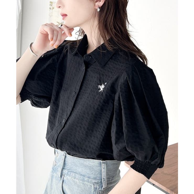 爽やかふんわりテイスト。タック入りボリュームスリーブ胸刺繍サッカーシャツ | Classical Elf  | 詳細画像9 