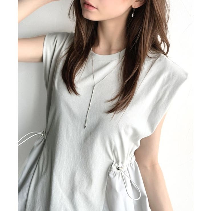 グレージュ | 1枚でサマになるキレイめカジュアル。無地異素材ドッキングペプラムショートフレンチ… | Classical Elf 