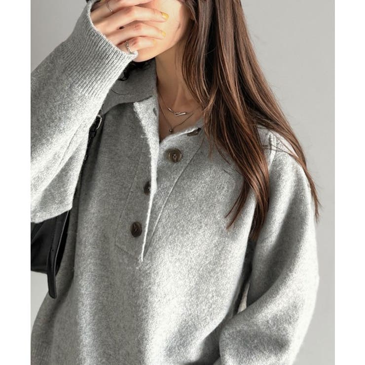 ふんわり＆もっちりな肌ざわり。襟付きラグランスリーブニットプル